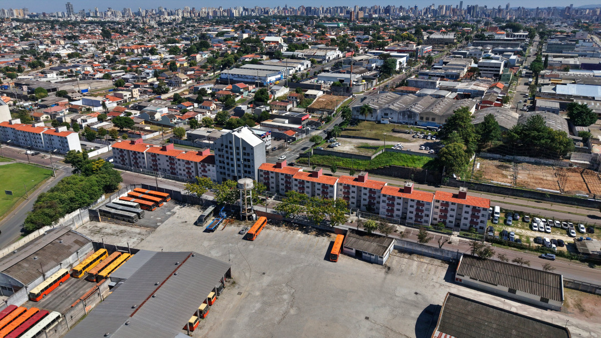 Lote 1 - APARTAMENTO NO CONDOMÍNIO CONJUNTO RESIDENCIAL AVENIDA DA REPÚBLICA I, PAROLIN, localizado em Curitiba - PR