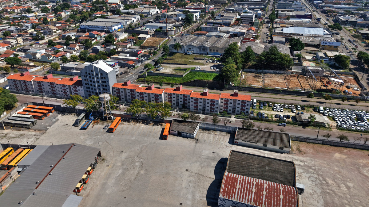 Lote 1 - APARTAMENTO NO CONDOMÍNIO CONJUNTO RESIDENCIAL AVENIDA DA REPÚBLICA I, PAROLIN, localizado em Curitiba - PR