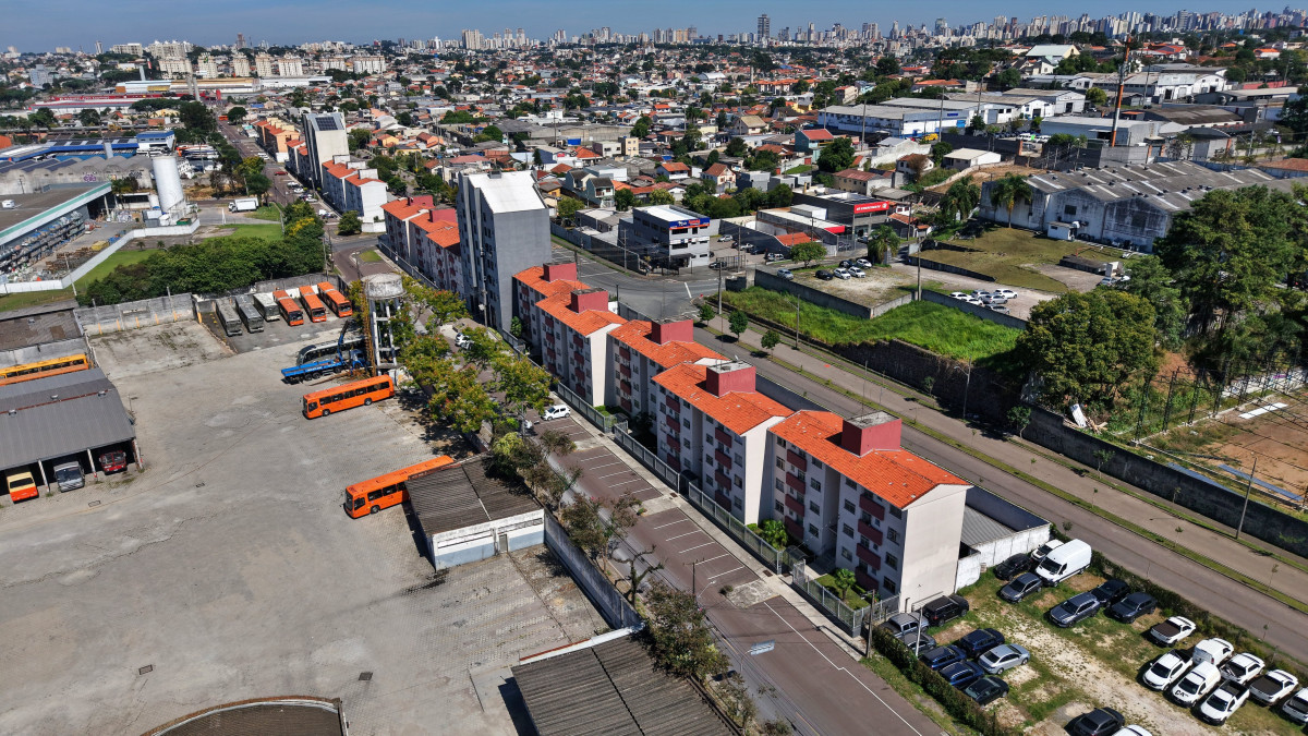 Lote 1 - APARTAMENTO NO CONDOMÍNIO CONJUNTO RESIDENCIAL AVENIDA DA REPÚBLICA I, PAROLIN, localizado em Curitiba - PR