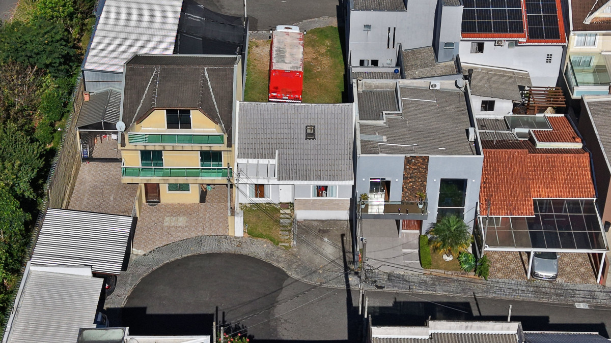 Lote 1 - RESIDÊNCIA NO CONDOMÍNIO GARIBALDI DAS ARAUCÁRIAS, CACHOEIRA, localizado em Curitiba - PR, bairro Cachoeira