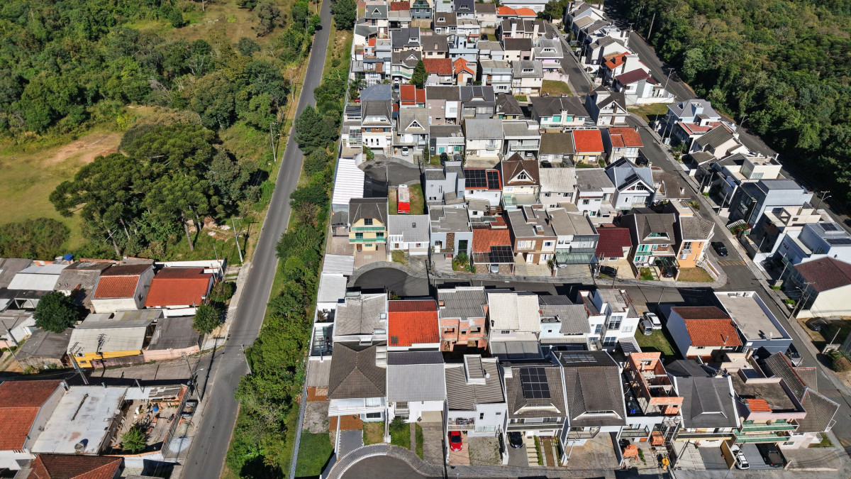 Lote 1 - RESIDÊNCIA NO CONDOMÍNIO GARIBALDI DAS ARAUCÁRIAS, CACHOEIRA, localizado em Curitiba - PR, bairro Cachoeira