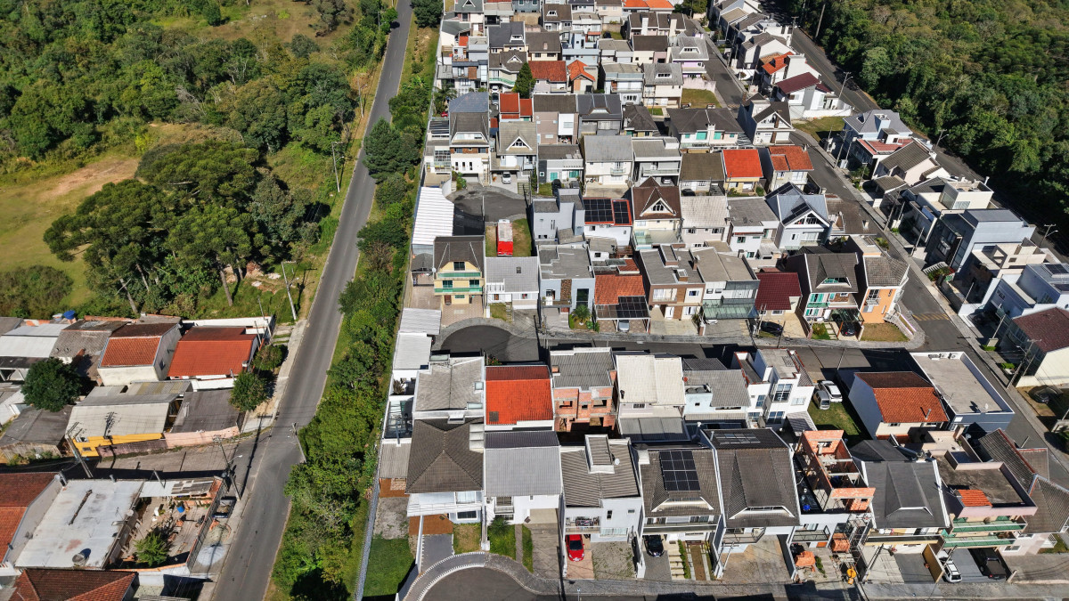 Lote 1 - RESIDÊNCIA NO CONDOMÍNIO GARIBALDI DAS ARAUCÁRIAS, CACHOEIRA, localizado em Curitiba - PR, bairro Cachoeira