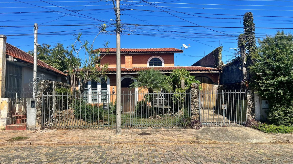 Lote 1 - IMÓVEL NA RUA SÃO JANUÁRIO, JARDIM BOTÂNICO, localizado em Curitiba - PR, bairro Jardim Botânico