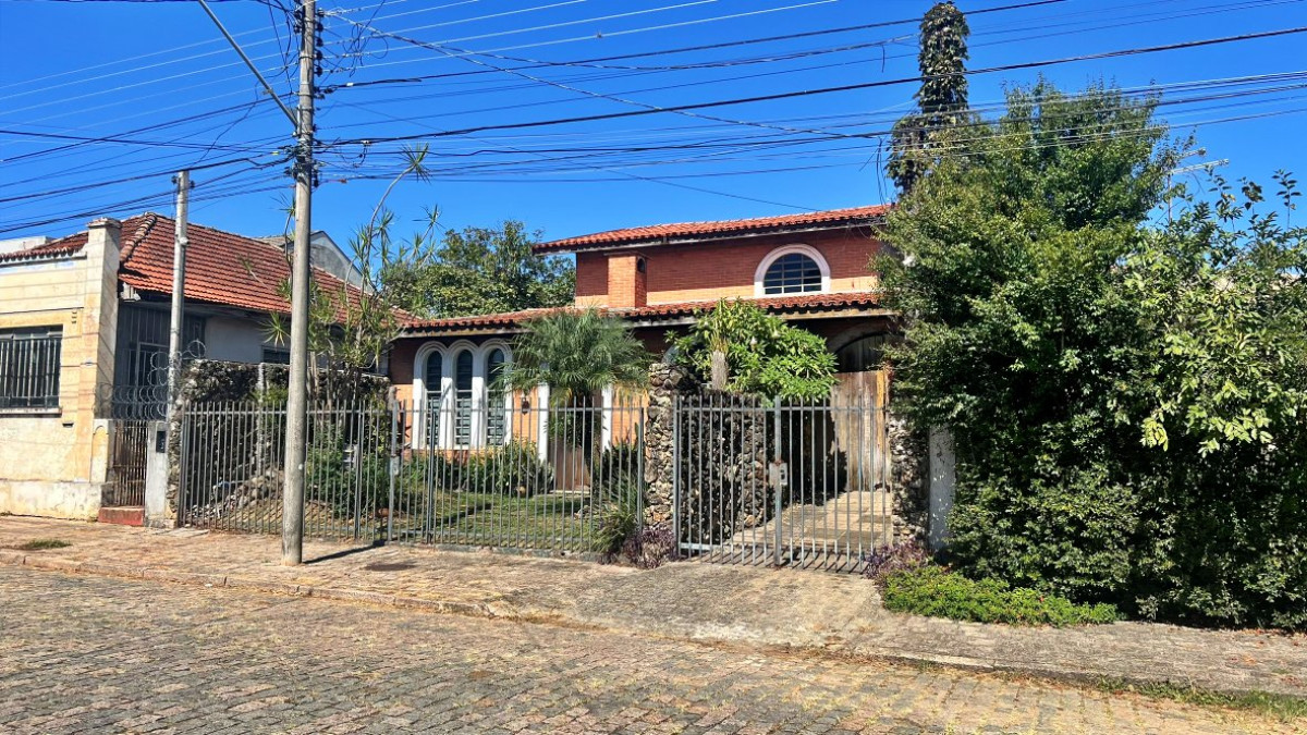 Lote 1 - IMÓVEL NA RUA SÃO JANUÁRIO, JARDIM BOTÂNICO, localizado em Curitiba - PR, bairro Jardim Botânico