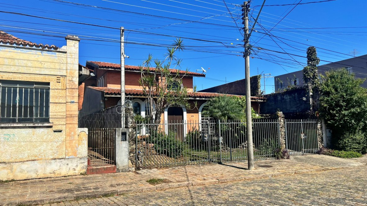 Lote 1 - IMÓVEL NA RUA SÃO JANUÁRIO, JARDIM BOTÂNICO, localizado em Curitiba - PR, bairro Jardim Botânico