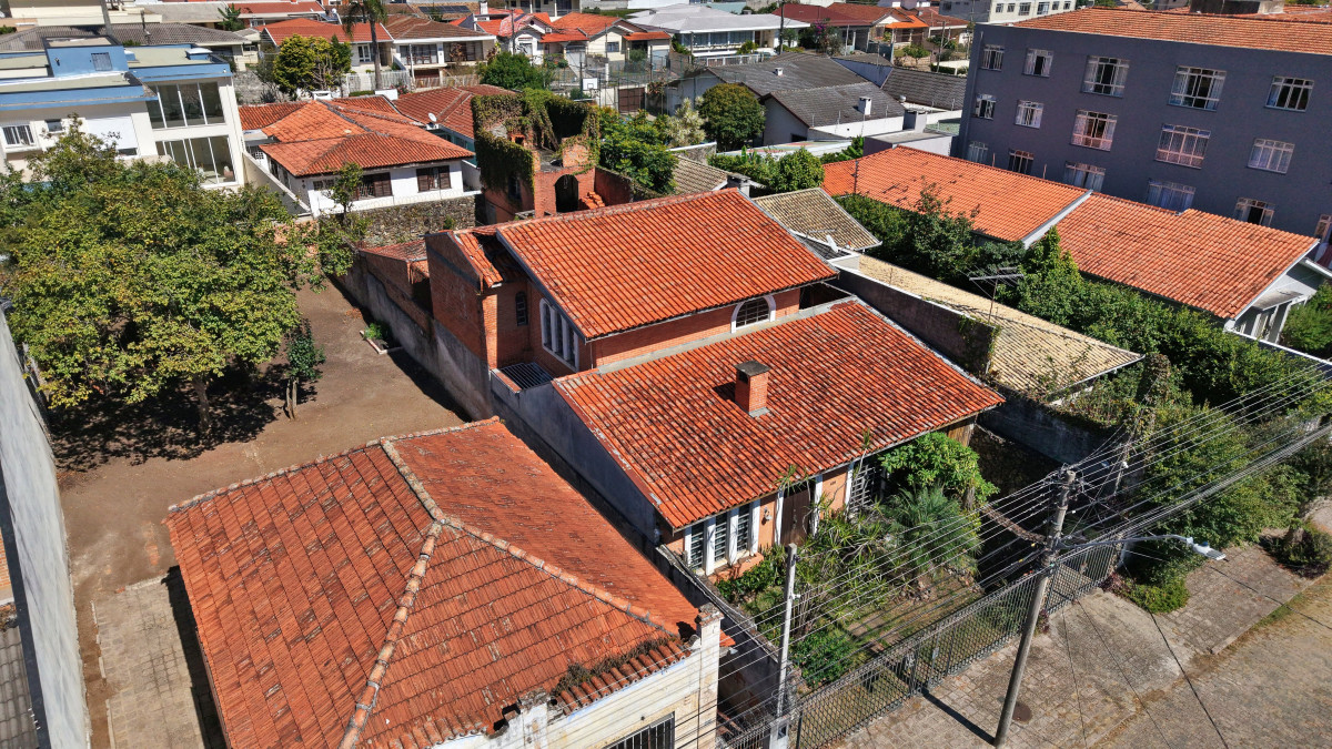 Lote 1 - IMÓVEL NA RUA SÃO JANUÁRIO, JARDIM BOTÂNICO, localizado em Curitiba - PR, bairro Jardim Botânico