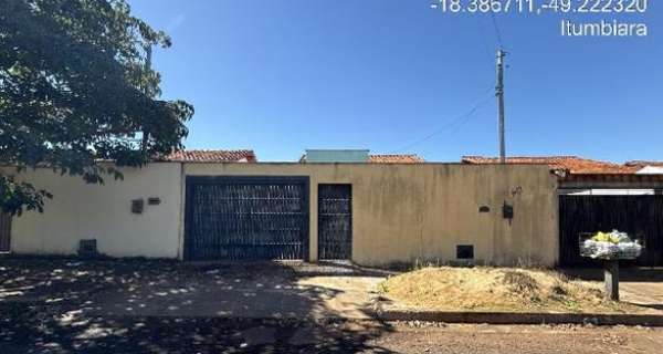 GO/ITUMBIARA - Casa em PORTAL DOS IPES