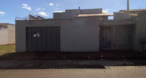 MG/ITUIUTABA - Casa em CIDADE JARDIM