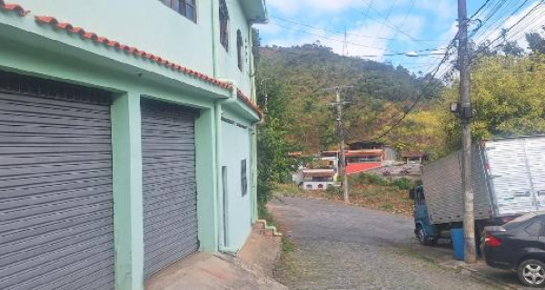 RJ/NOVA FRIBURGO - Casa em VILAGE