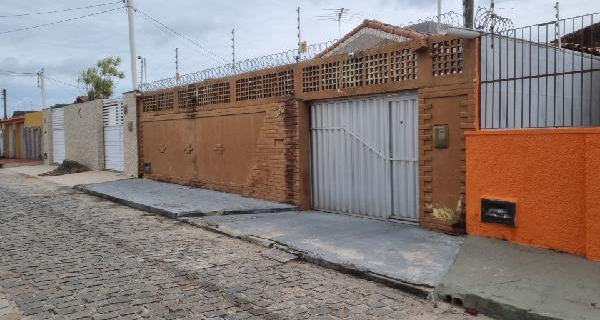 RN/NATAL - Casa em DIX-SEPT ROSADO