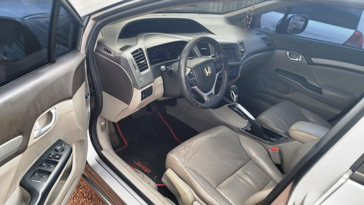 Honda/Civic EXS - 2012/2013 — foto 34 de 37