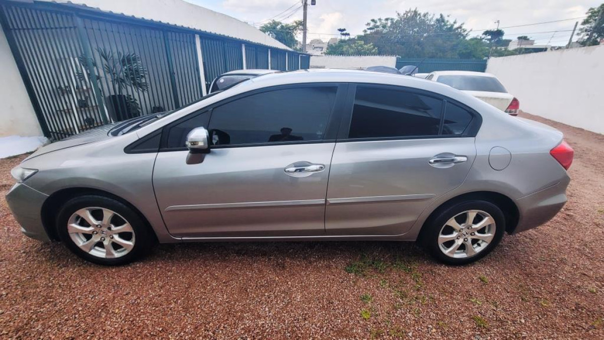 Honda/Civic EXS - 2012/2013 — foto 25 de 37