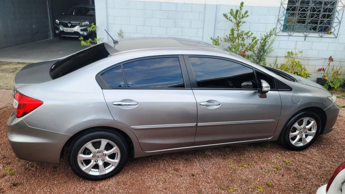 Honda/Civic EXS - 2012/2013 — foto 29 de 37