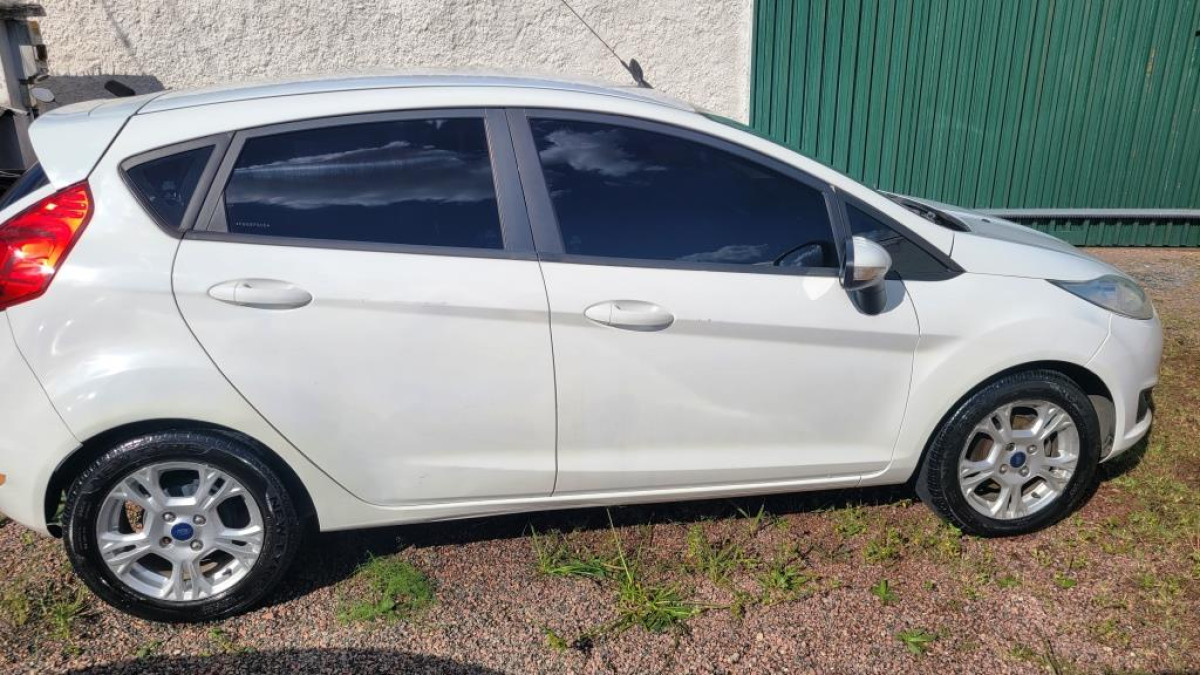 Ford/Fiesta HA 1.6L SE A - 2015/2015 — foto 11 de 35