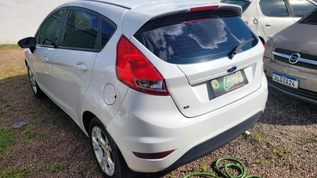 Ford/Fiesta HA 1.6L SE A - 2015/2015 — foto 15 de 35