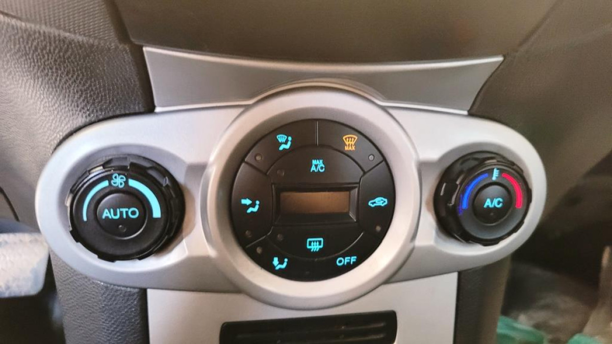 Ford/Fiesta HA 1.6L SE A - 2015/2015 — foto 29 de 35