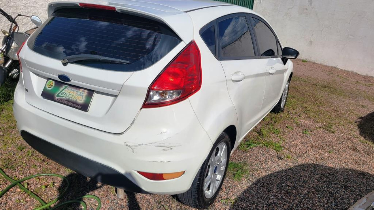 Ford/Fiesta HA 1.6L SE A - 2015/2015 — foto 14 de 35
