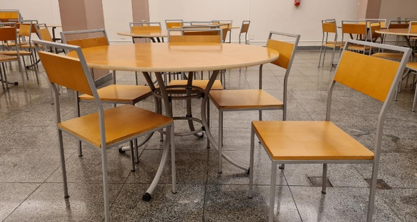 28 CONJUNTOS DE MESAS E CADEIRAS