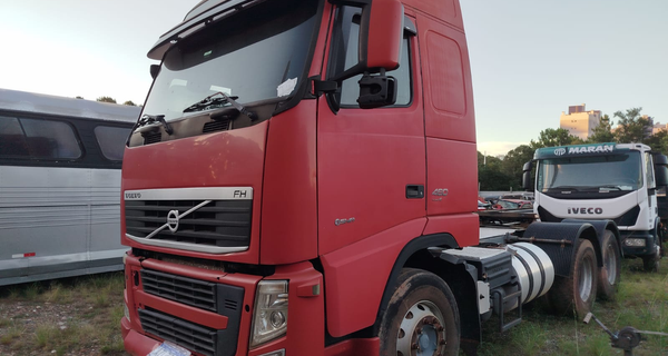 CAMINHAO TRATOR VOLVO FH 460 6X2T - ANO 2013