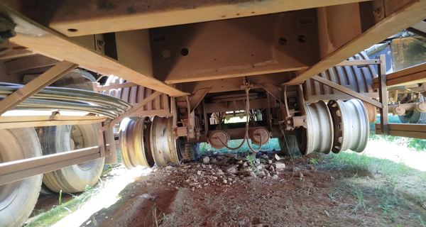 SEMI REBOQUE IMPLEMENTO TRUCKVAN - MARCA: TRUCKVAN - MODELO: SR BASCULANTE DIANTEIRO