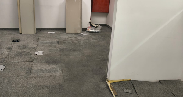 PISO ELEVADO 50X50CM COM ESTRUTURA - 27,50 M²