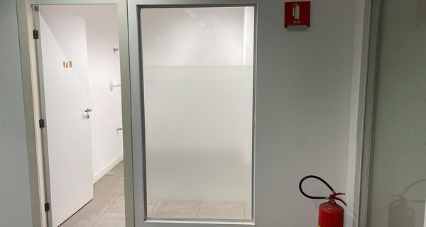 12 DIVISÓRIAS E PORTAS DE VIDRO - PISO SUPERIOR