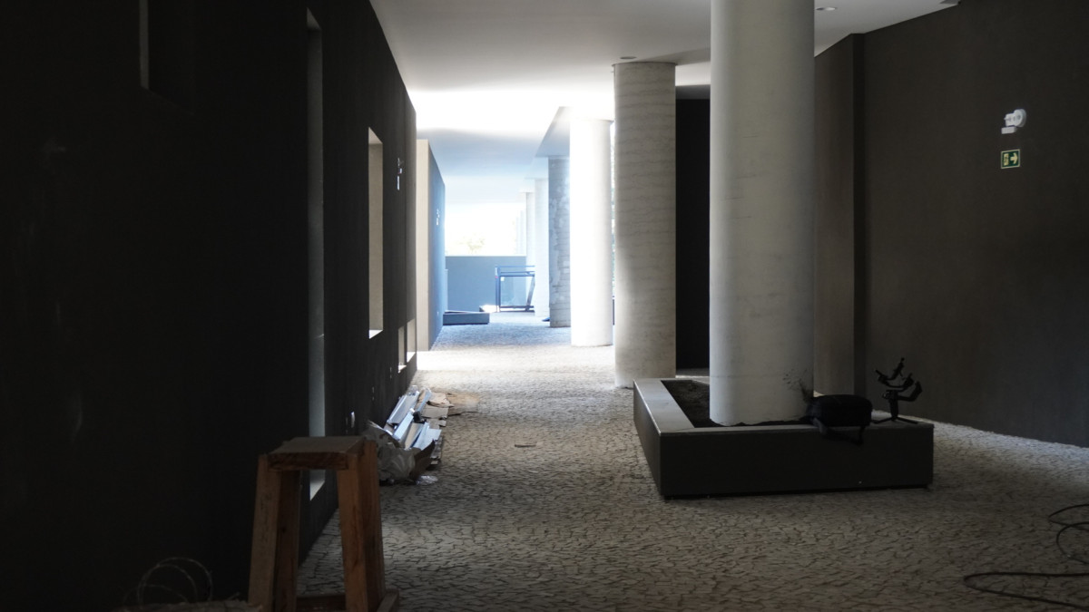 Apartamento 404 com duas vagas para até 3 carros cada vaga - Condomínio Le Gris - Av. Manoel Ribas, 3574 - Santa Felicidade - Curitiba/PR — foto 10 de 14