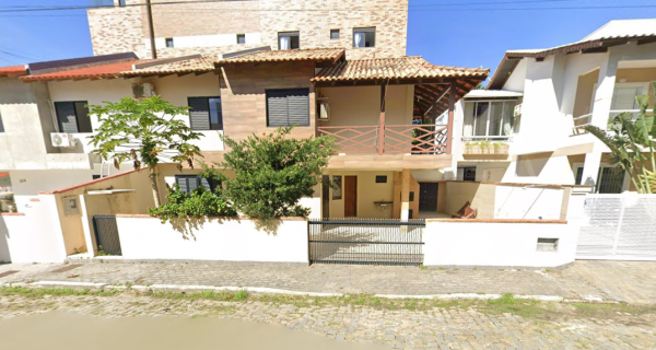 Sobrado - Rua Magnólia, 274 - Canto Grande - Bombinhas/SC