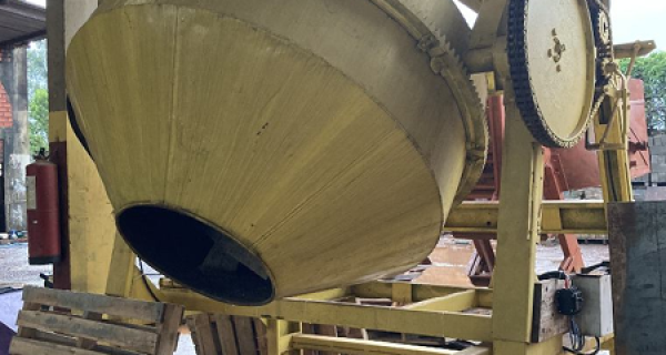 Betoneira Concreto com Balão de 2000 Litros - Motores WEG - Marca CSM - Cor Amarela