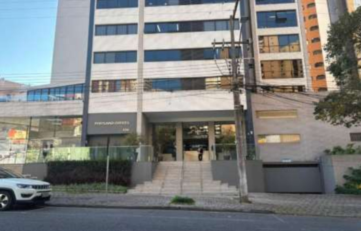 Comercial no Água Verde (foto 2 de 7)