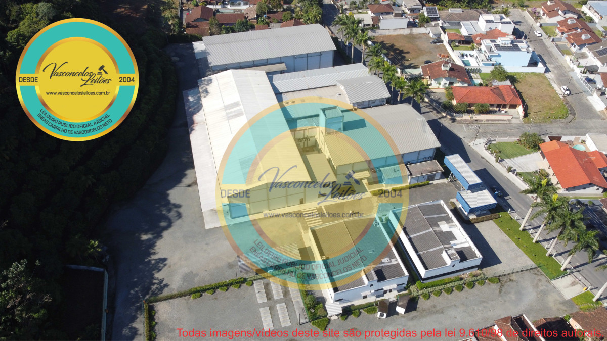 Terreno com Galpões para Industrias Area total 24.597,26 m² e 6.000 M² em edificações, localizado em Joinville - SC, bairro Iririú