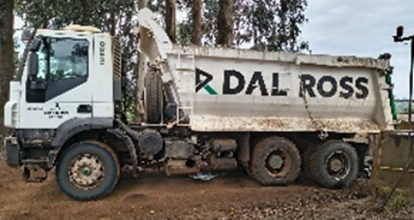 Caminhão IVECO TRAKKER 380T42N 2009/2010