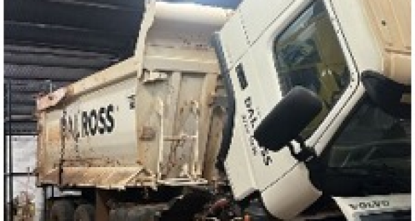 Caminhão VOLVO FM 440 6X4R 2008/2009